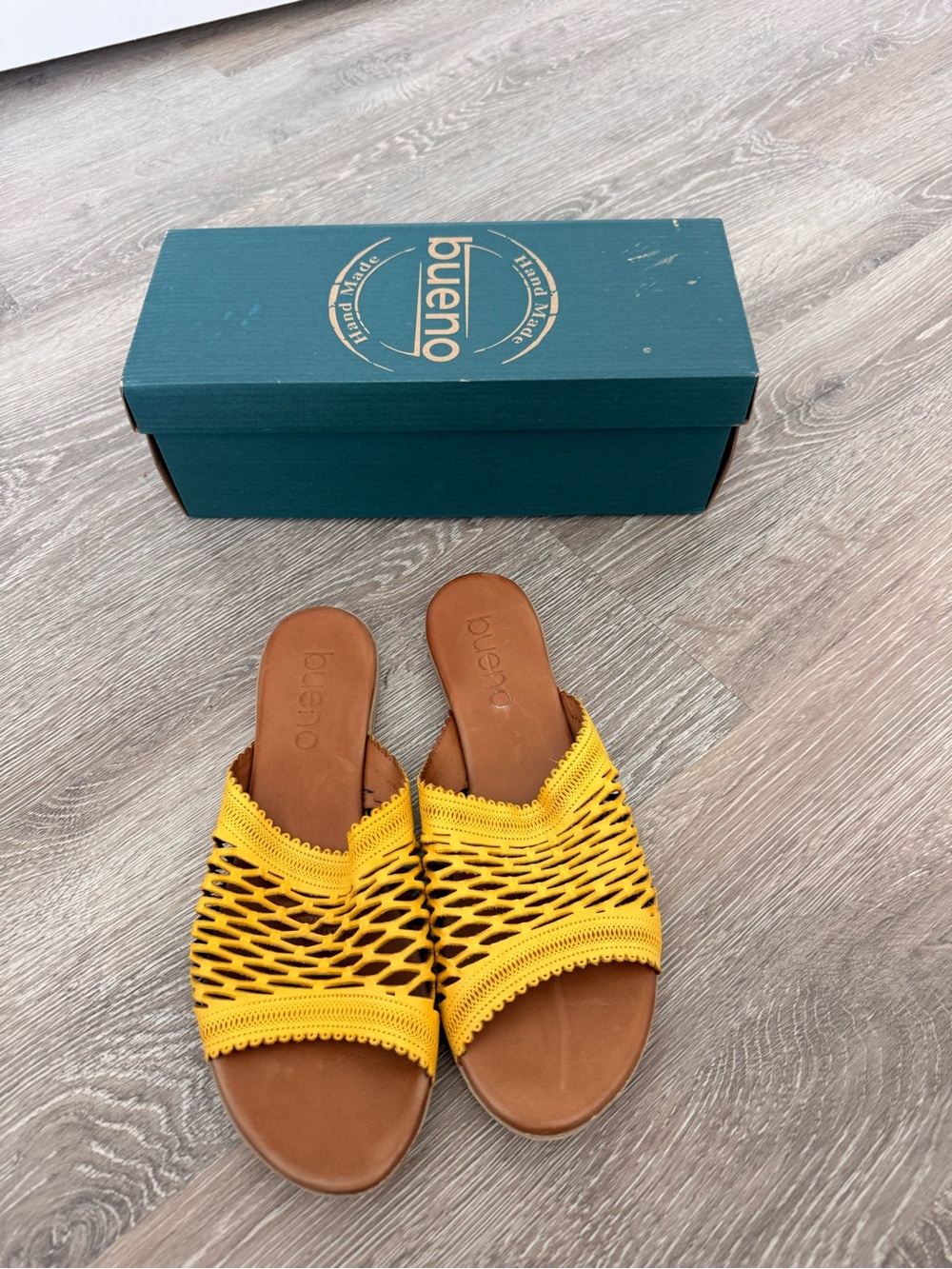 NWT Bueno Leather Slide Sandals - Yellow Laser Cut Woven - Size 39 / US 8.5-9